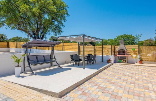 Donje Rastane House | Family-Friendly 3 Bedroom Retreat in Donje Rastane