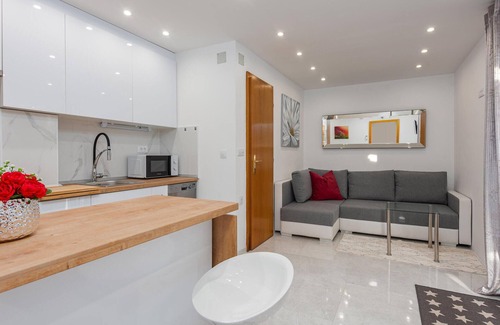 Zdrelac House | Modern Vacation Home Steps from the Beach with Ocean View
