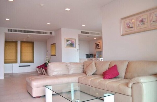 Nong Kae Apartment | Beautiful 3-Bedroom Beachfront Escape with Free WiFi