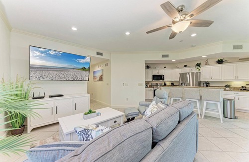 Englewood Condo | Beachfront 3 Bedroom Condo with Ocean Views & Top Amenities
