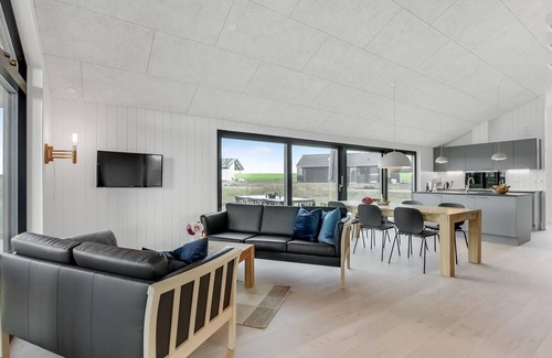 Flovt Strand House | Inviting Vacation Home with Hot Tub & Ocean Views