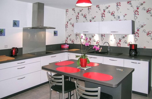 Dourdan House | Inviting 3 Bedroom Stay in Dourdain with Pet-Friendly Options