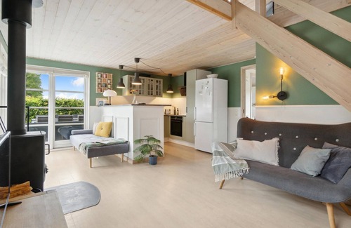 Gatten House | Bright Vacation Home with Finnish Wooden Bath & Pool Access