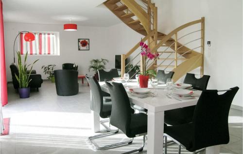 Dourdan House | Pet-Friendly 3 Bedroom Home in Dourdain with High Ratings