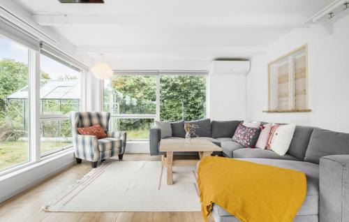 Olsted House | Cozy Home in Isted with Kitchen for Family Getaways