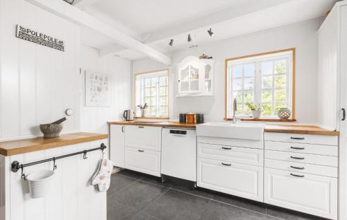Olsted House | Cozy Home in Isted with Kitchen for Family Getaways