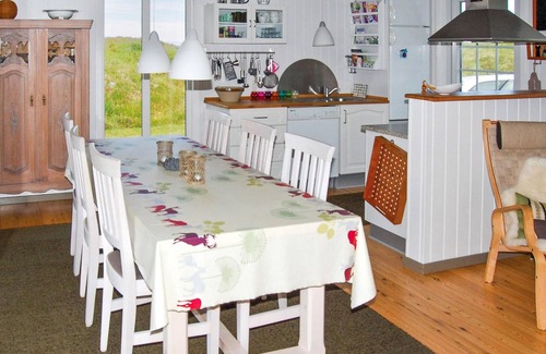 Romo House | Idyllic Vacation Home on Serene Oceanfront Plot in Bolilmark