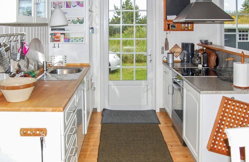 Romo House | Idyllic Vacation Home on Serene Oceanfront Plot in Bolilmark