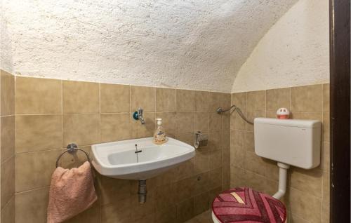 Grizane House | Elegant 3 Bedroom Home in Grizane with Pool & Family Focus