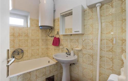 Grizane House | Elegant 3 Bedroom Home in Grizane with Pool & Family Focus