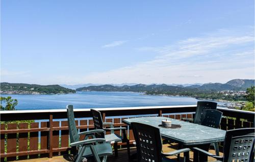 Stavanger House | Family-Friendly 3 Bedroom Home in Hommersk