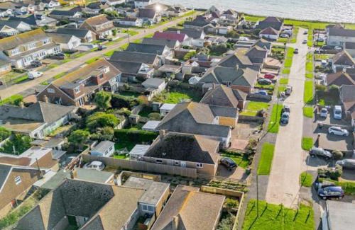 Peacehaven House | 3 bedroom Bungalow for Contractors,Workers,Relocation,Insurance,Family, Free Parking