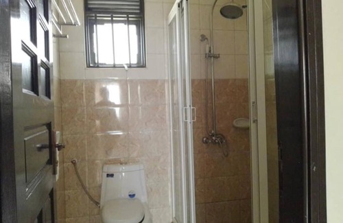 Kampala House | 3-bedroom bungalow in fantastic Kampala with WiFi, AC