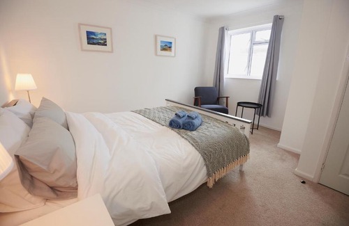 Goldsithney House | Family-Friendly 3-Bedroom Bungalow in Goldsithney, Cornwall
