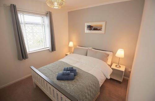 Goldsithney House | Family-Friendly 3-Bedroom Bungalow in Goldsithney, Cornwall