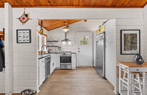 Enosburg Falls Cabin | Scenic Raspberry Cottage Retreat with Mountain Views