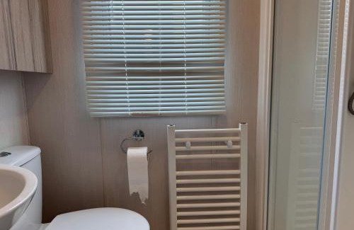 Hunstanton House | 3 bedroom Caravan Manor Park Free WiFi , Linen not included , Pets stay free