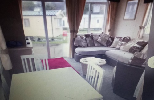 St Leonards-On-Sea House | Cozy 3 Bedroom Caravan with Private Parking & Ocean Views