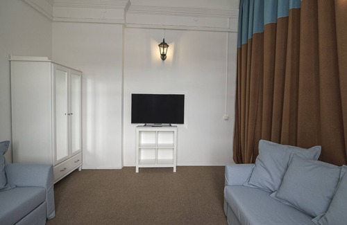 Gamla Stan Apartment | Immaculate 3-Bedroom Loft with Kitchen & Child-Friendly Space