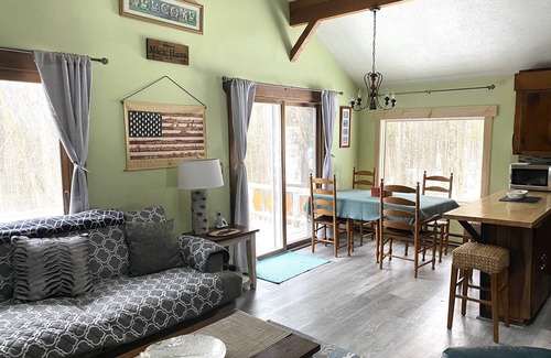West Townshend Ski Chalet | Family-Friendly Magic Haven: Top-Rated Stay Near Attractions
