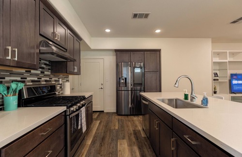 Newark Condo | 3-bedroom condo in fantastic Newark with WiFi, AC
