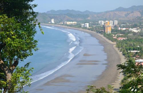 Barrio Los Faroles Apartment | Oceanfront 3 Bedroom Condo at Tres Regalos with Pool