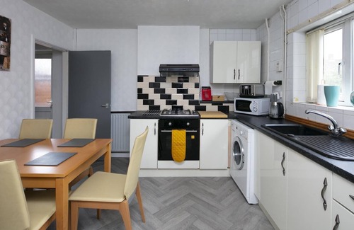 Wolverhampton House | 3 Bedroom Contractors House Near New Cross Hospital