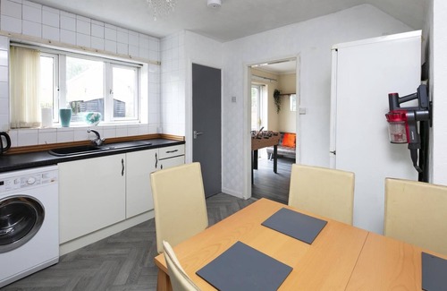 Wolverhampton House | 3 Bedroom Contractors House Near New Cross Hospital