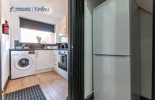 Preston House | Cozy 3BR House in Preston with Free WiFi and Family Amenities