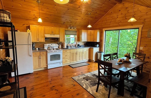 North Lake George Cabin | Cozy 3-Bedroom Cottage in Ticonderoga with Free WiFi