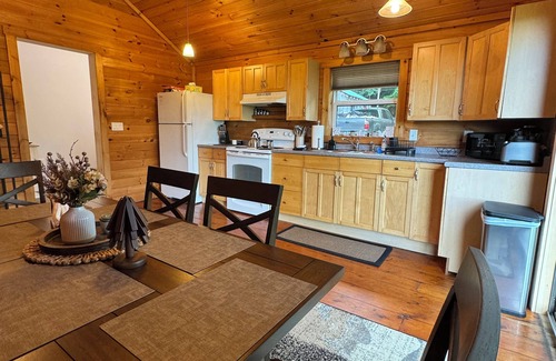 North Lake George Cabin | Cozy 3-Bedroom Cottage in Ticonderoga with Free WiFi