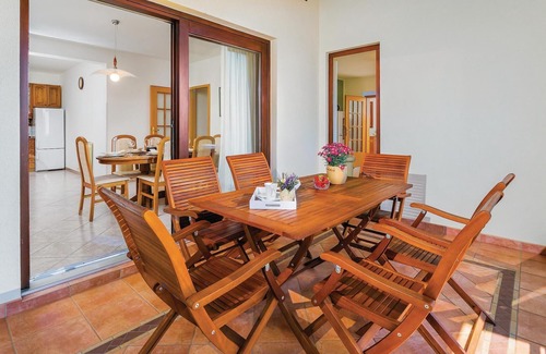 Martinski Apartment | Spacious 3-Bedroom Retreat with Spa in Nedescina