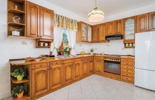 Martinski Apartment | Spacious 3-Bedroom Retreat with Spa in Nedescina