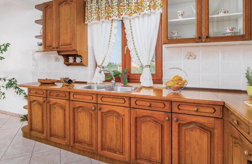 Martinski Apartment | Spacious 3-Bedroom Retreat with Spa in Nedescina