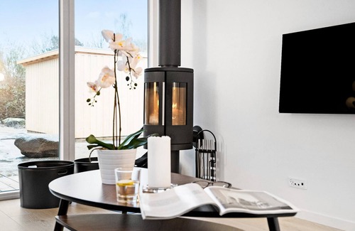Nykobing Sjaelland House | Relax in a Modern Oceanfront Vacation Home with Spa Access