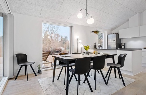 Nykobing Sjaelland House | Relax in a Modern Oceanfront Vacation Home with Spa Access