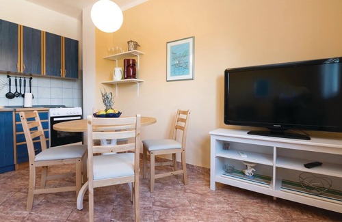 Podgradina House | Guest Rated 10/10: Beachside Apartments with Pool Access