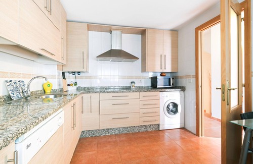 La Algaba House | Discover Your Perfect Vacation Home with Spa & Breakfast