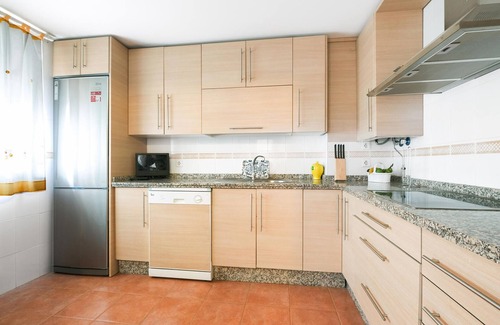 La Algaba House | Discover Your Perfect Vacation Home with Spa & Breakfast