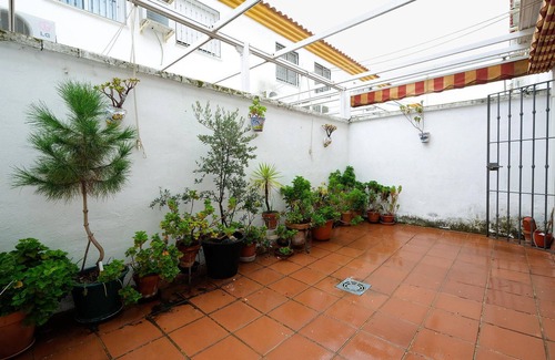La Algaba House | Discover Your Perfect Vacation Home with Spa & Breakfast