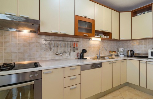 Municipality of Klis House | Family-Friendly 3 Bedroom Getaway in Brstanovo
