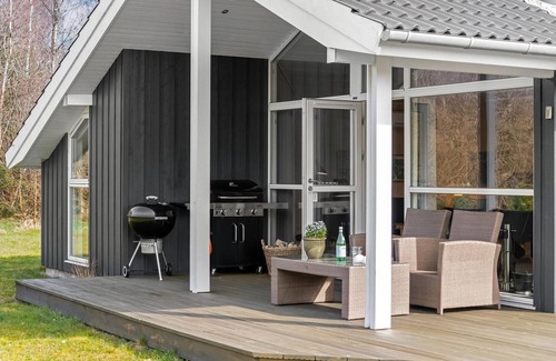 Aalbaek House | Relaxing Oceanfront Retreat with Pet-Friendly Amenities