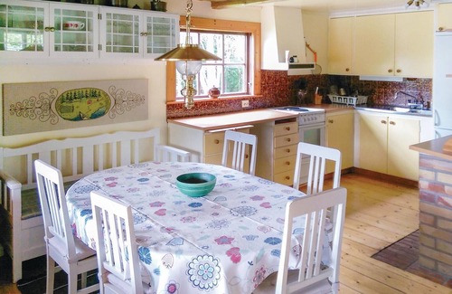 Amal House | Family-Friendly 3 Bedroom Accommodation with Lake View