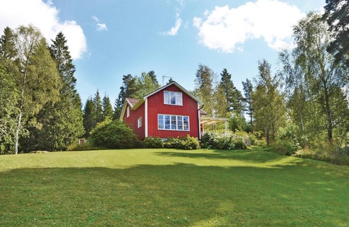 Amal House | Family-Friendly 3 Bedroom Accommodation with Lake View