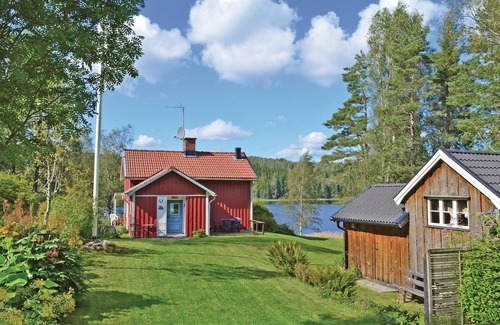 Amal House | Family-Friendly 3 Bedroom Accommodation with Lake View