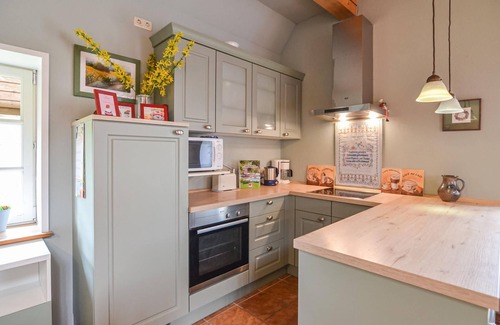 Thandorf House | Exceptional 3 Bedroom Getaway in Thandorf with Lake View
