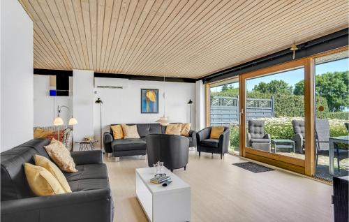 Frørup House | Inviting 3 Bedroom Home with Oceanfront Views in Frørup