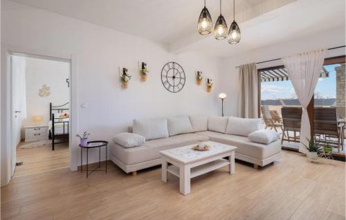 Drnis House | Guest Rated 10/10 Cozy 3 Bedroom Home in Kljuc with Pool