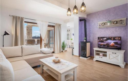 Drnis House | Guest Rated 10/10 Cozy 3 Bedroom Home in Kljuc with Pool