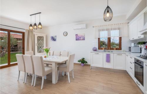 Drnis House | Guest Rated 10/10 Cozy 3 Bedroom Home in Kljuc with Pool